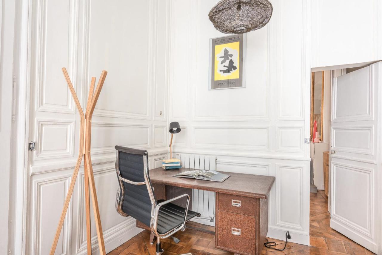 Appartamento Outstanding Parisian Flat In Heart Of Paris Center Esterno foto