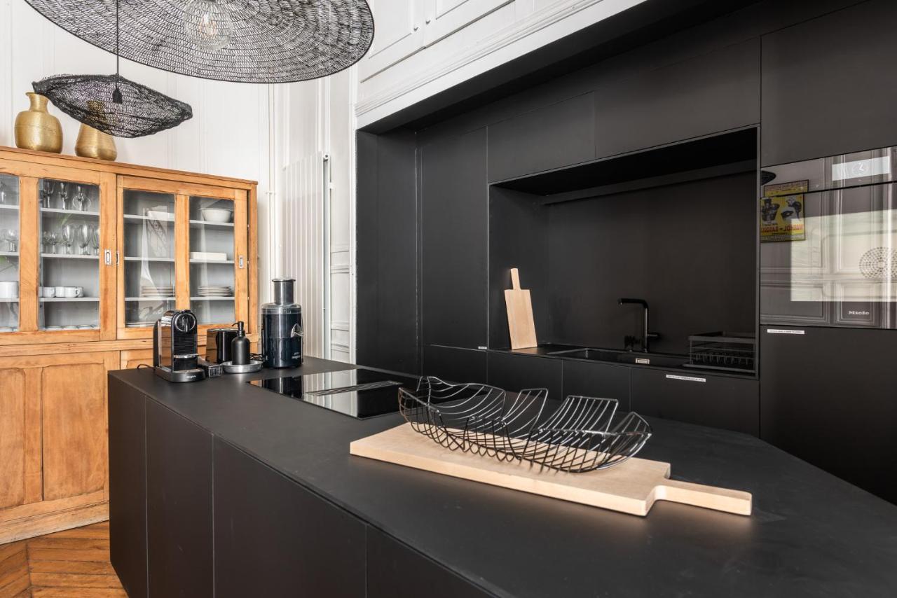 Appartamento Outstanding Parisian Flat In Heart Of Paris Center Esterno foto