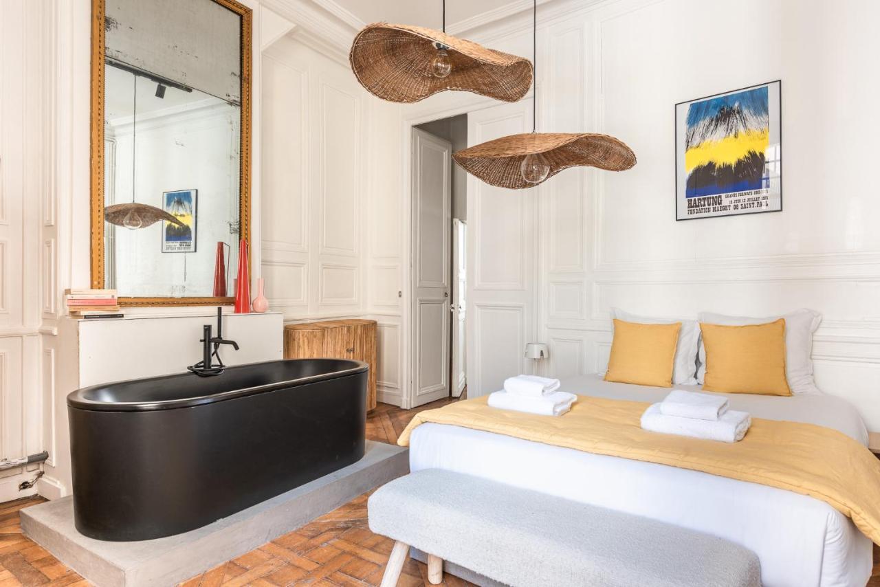 Appartamento Outstanding Parisian Flat In Heart Of Paris Center Esterno foto